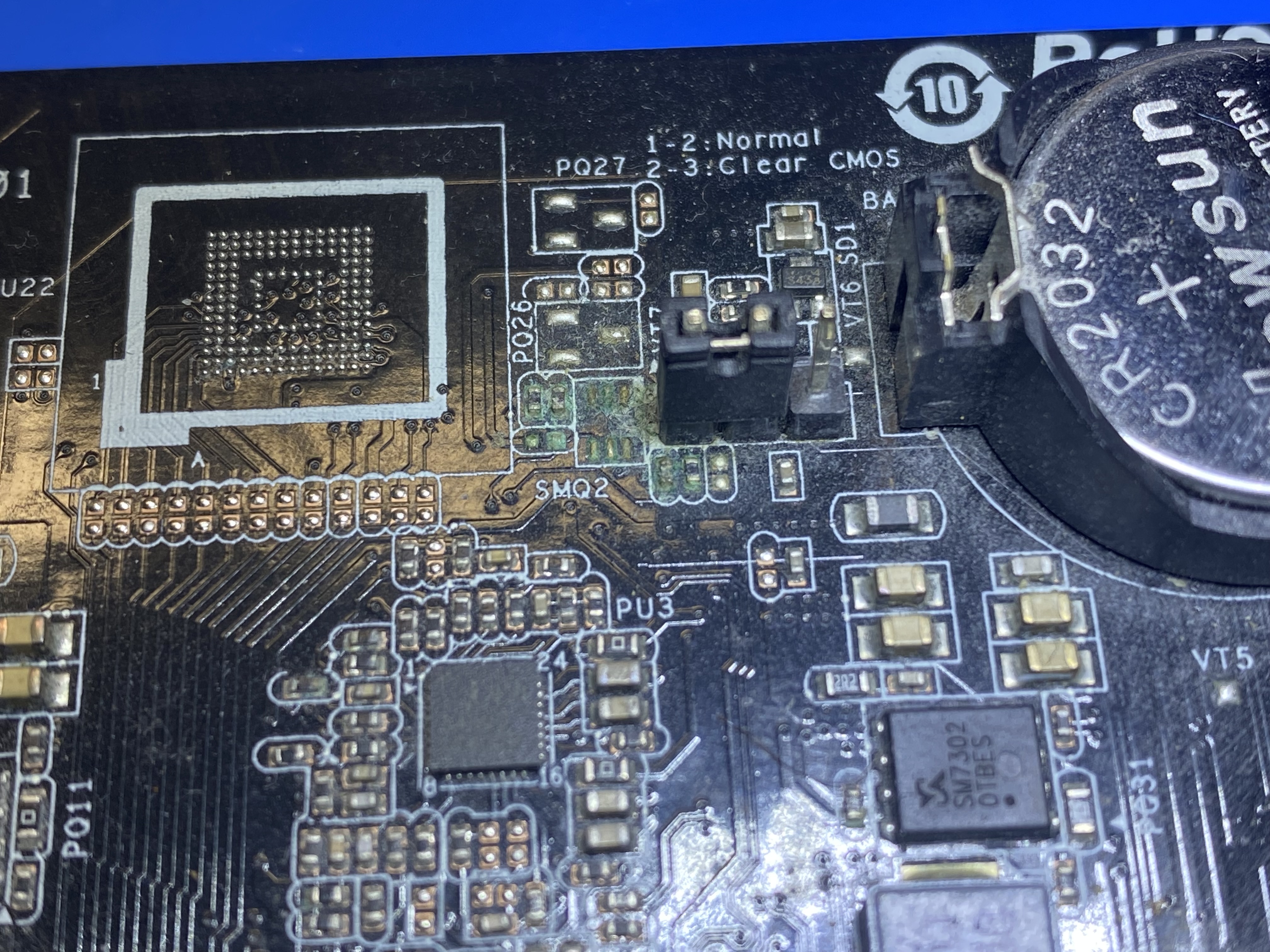 PC-Mainboard mit Flüssigkeitsschaden